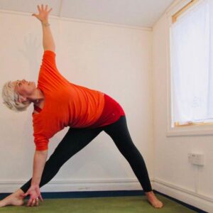 Ginnastica per la salute, il fitness e benessere basato su tecniche di Hatha Yoga