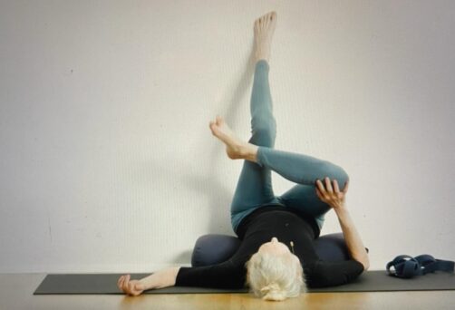 Ginnastica per la salute, il fitness e benessere basato su tecniche di Restorative Yoga